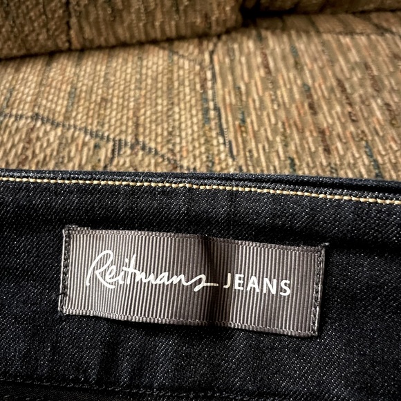 ❤️ 2 / $30 ❤️Reitmans Jeans Capri in dark wash Size 9. Two front & back pockets. - Picture 3 of 8